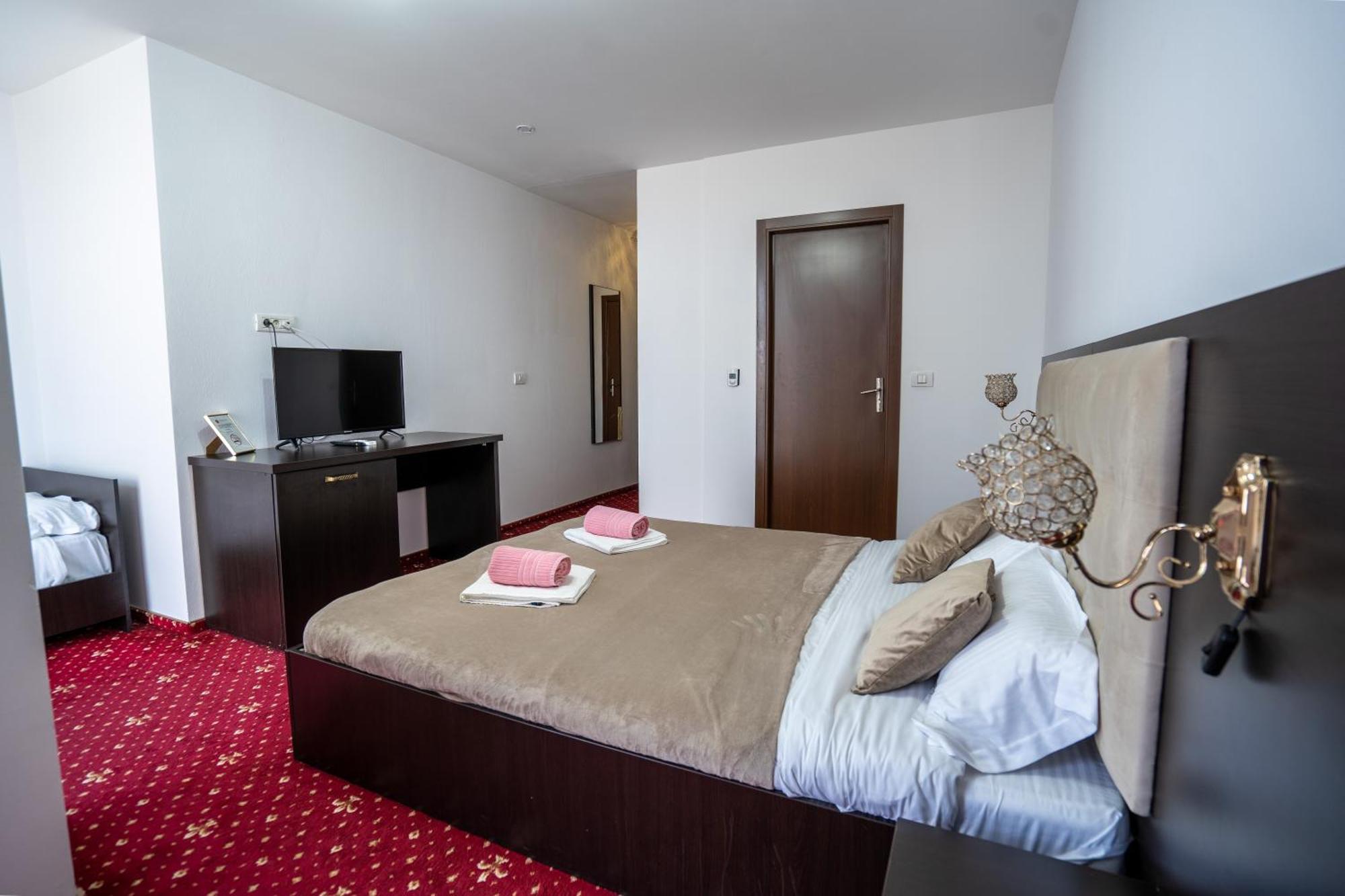 Hotel N Residence Timisoara Bagian luar foto