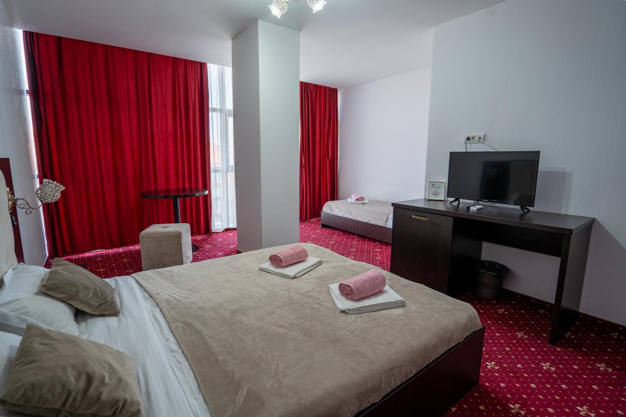 Hotel N Residence Timisoara Bagian luar foto